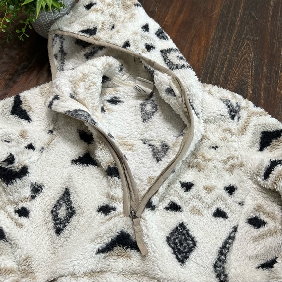 Sherpa pullover sweatshirt v neck zip pockets cream white black tan tribal Small - Picture 5 of 10